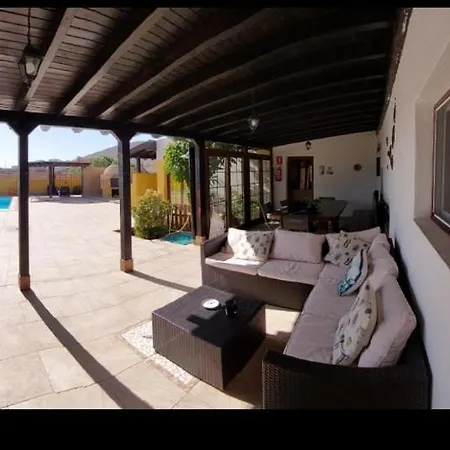 Βίλα Con Piscina Privada Manitaga.